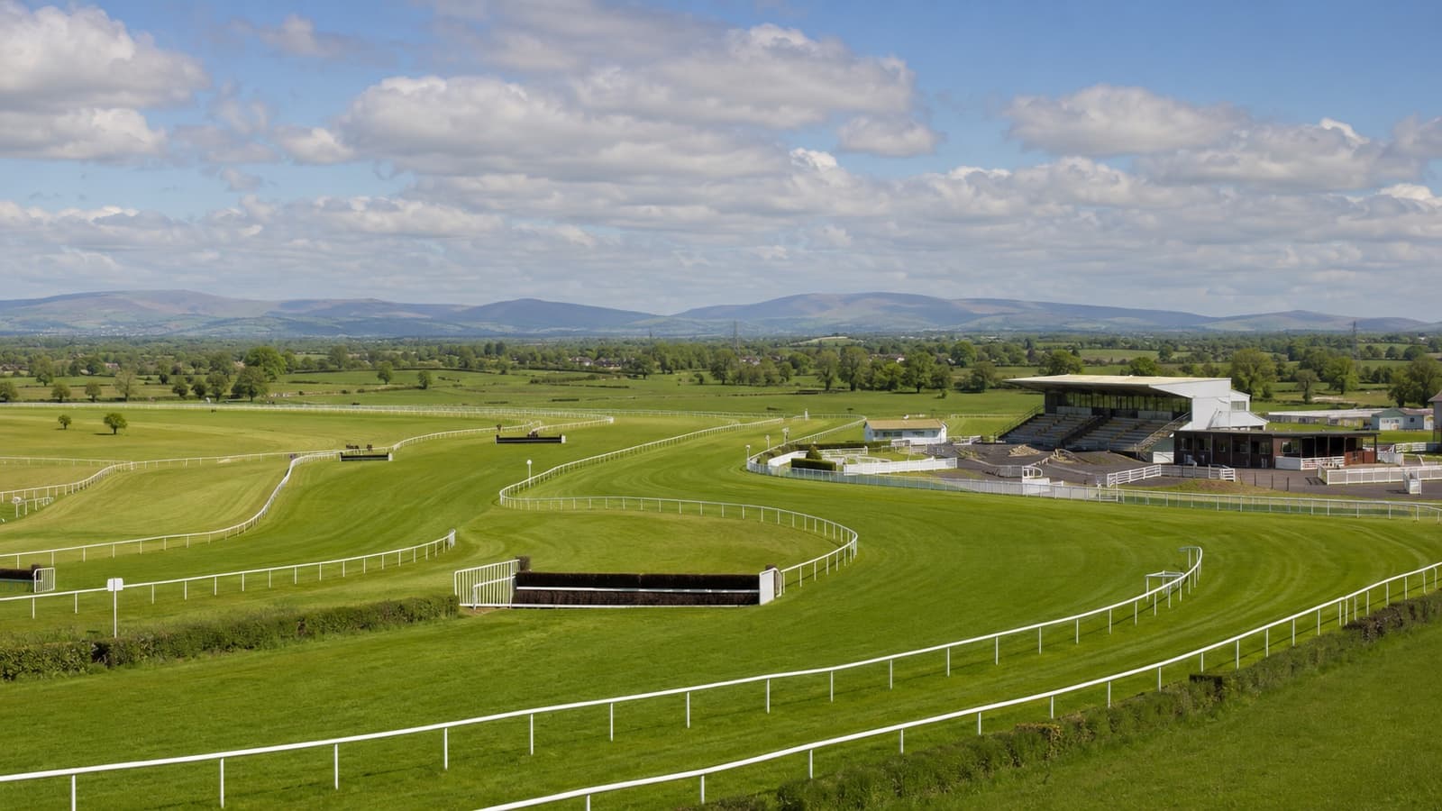 Thurles racecourse lay betting course artwork